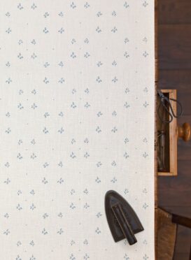 Porcelaine ~ China Blue on Ivory Linen