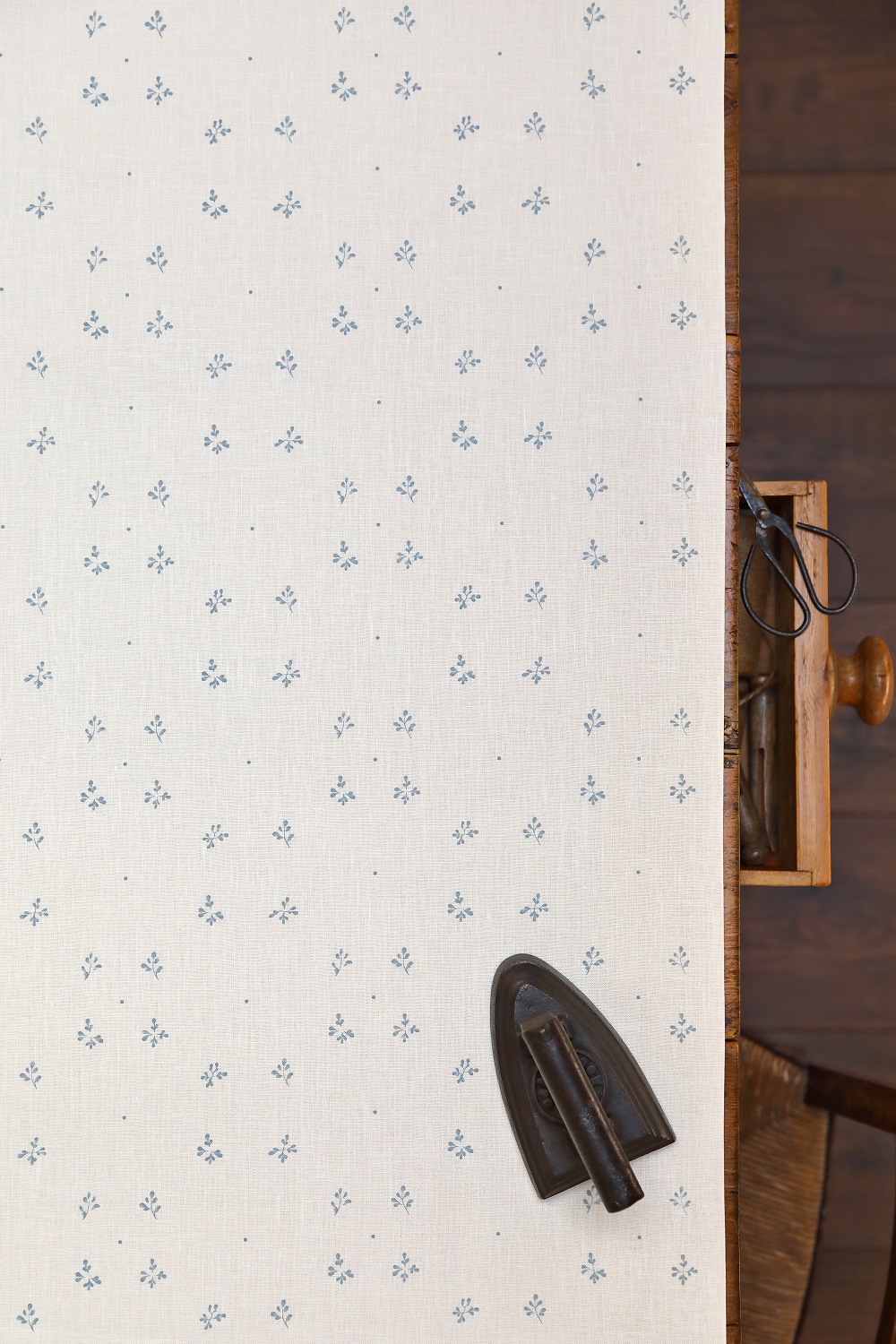 Porcelaine ~ China Blue on Ivory Linen