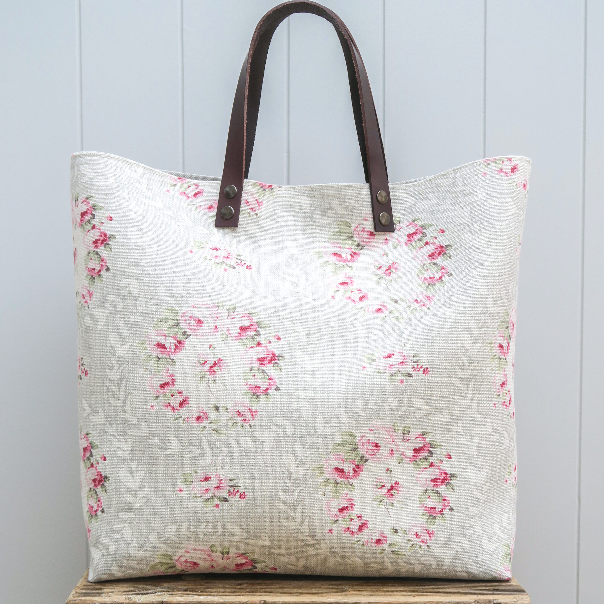 Large Dumpy Bag in Mathilde in Tuscany in Soft Grey Available in