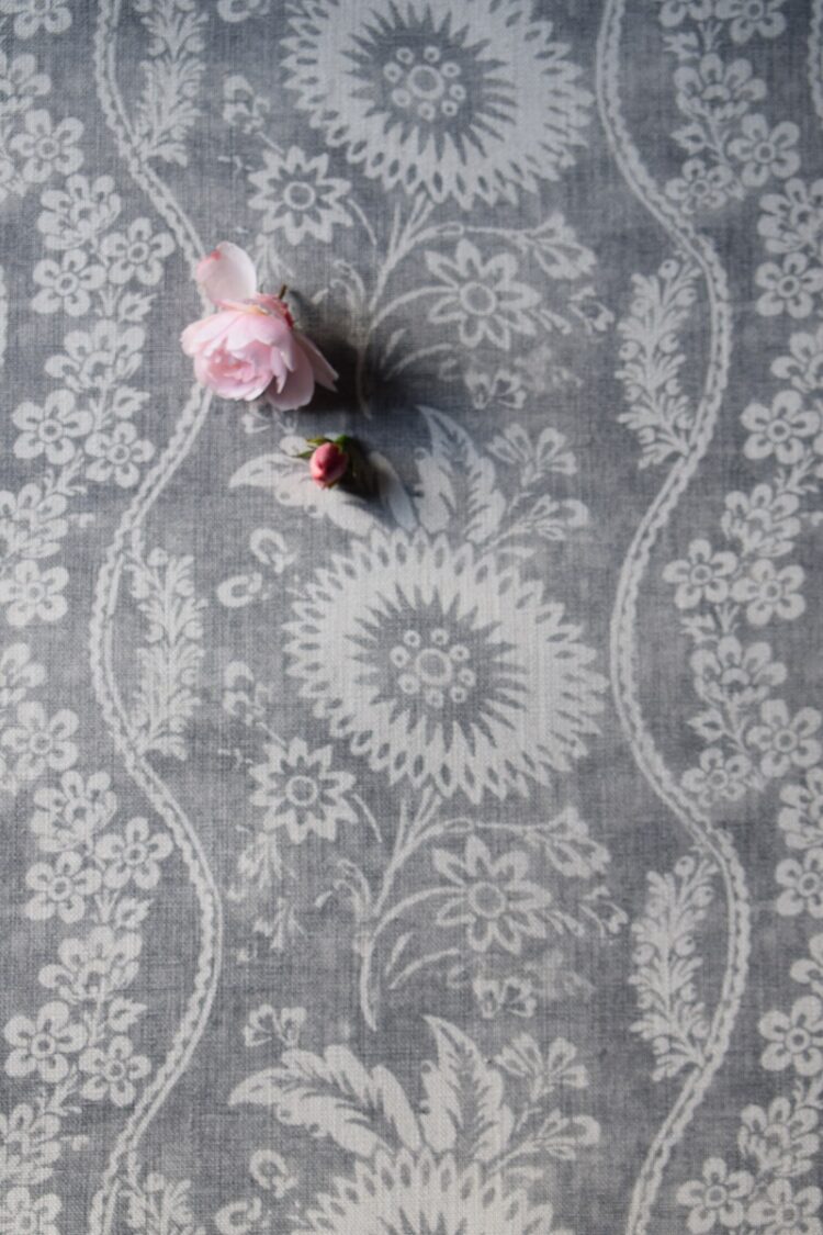 Sienna ~ Dark Grey On Chunky Linen*