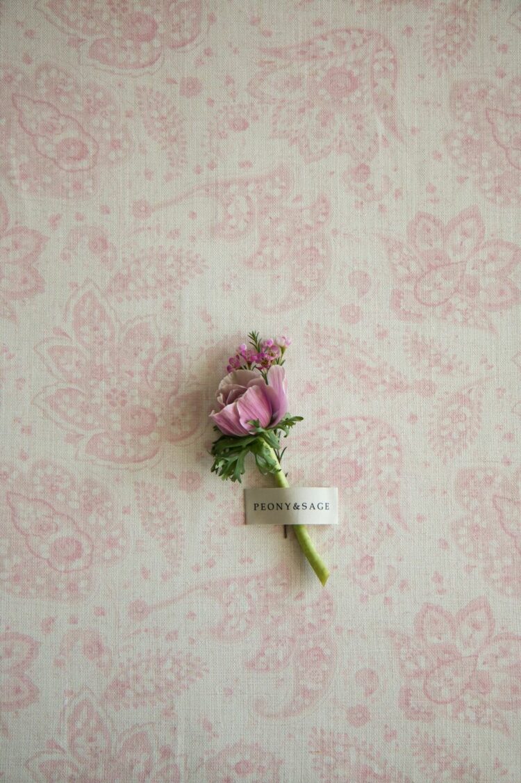 Grande Xanthe ~ Soft Pinks on Cream Linen*