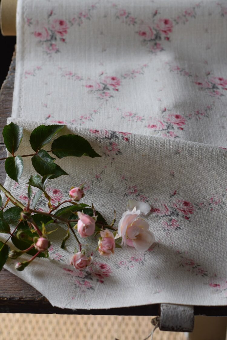 Izzy Rose & Seaglass Shade I on Cream Linen *