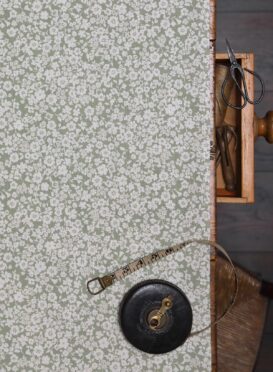 Sugar Plum Daisy Grey Green Pomme on Cream Linen