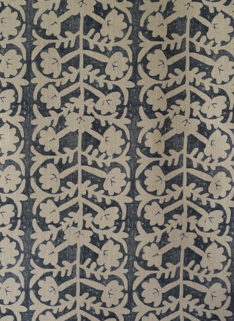 Antibes Grande Mussel Blotch on Cream Linen *