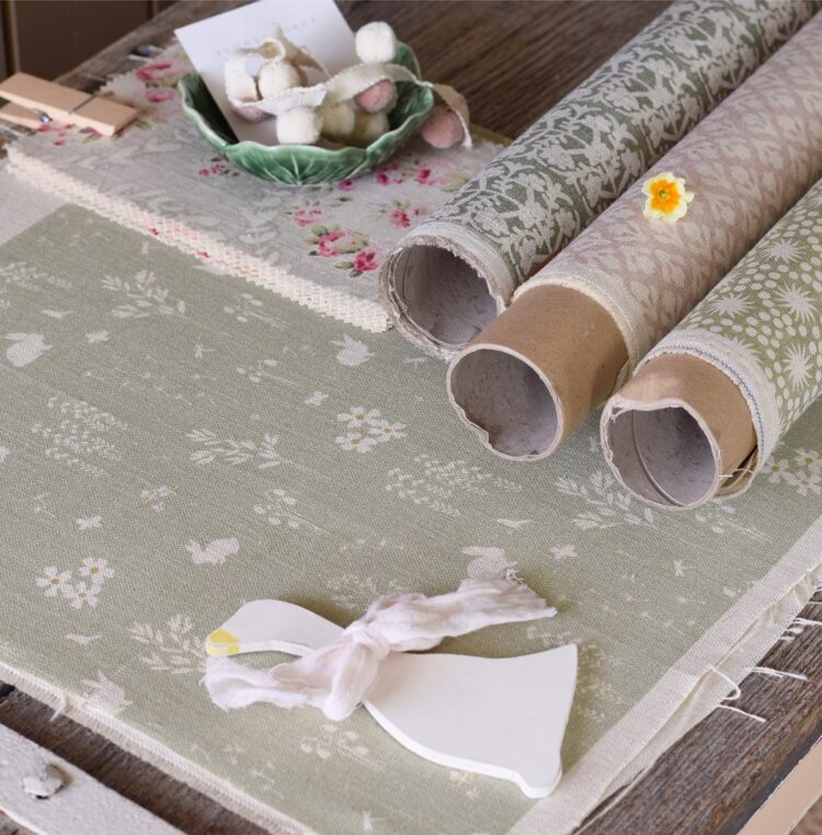 Summertime ~ Soft Pomme on Cream Linen