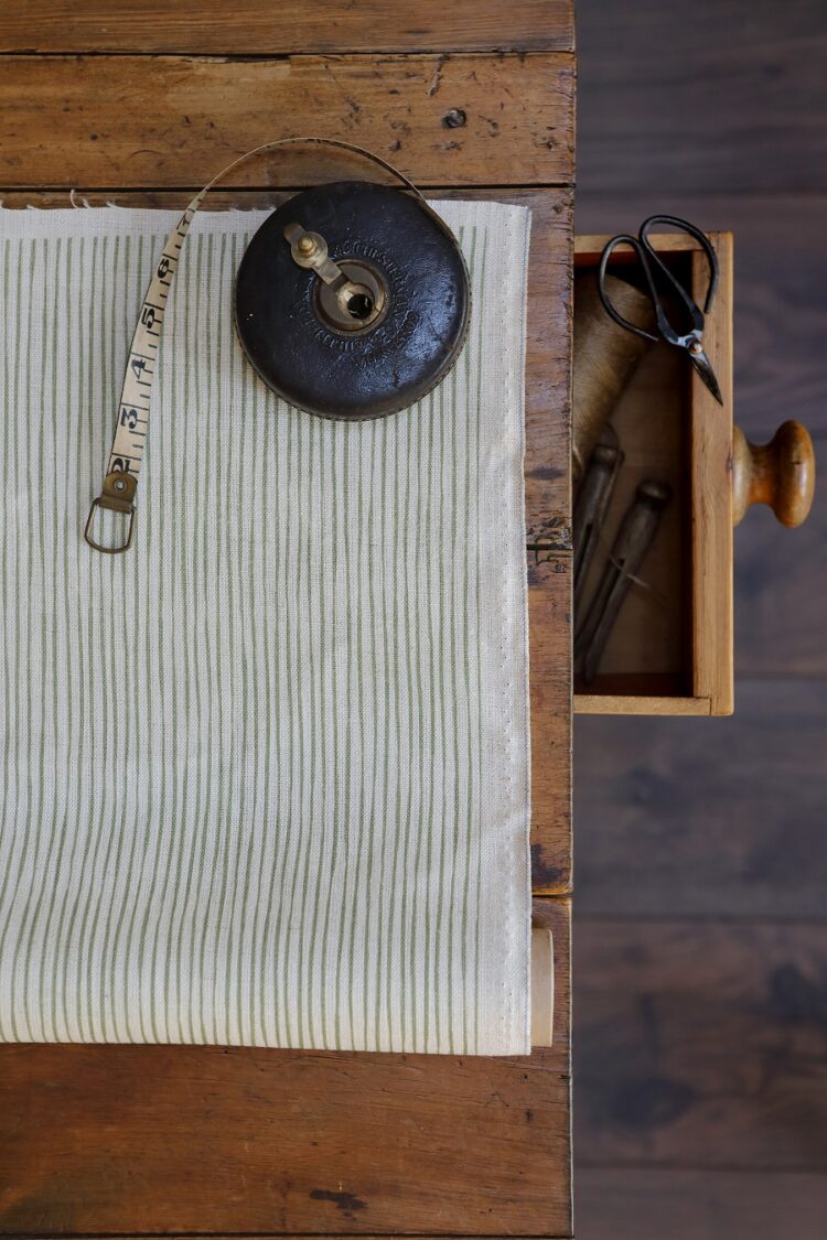 Bamboo ~ Rocket on Cream Linen