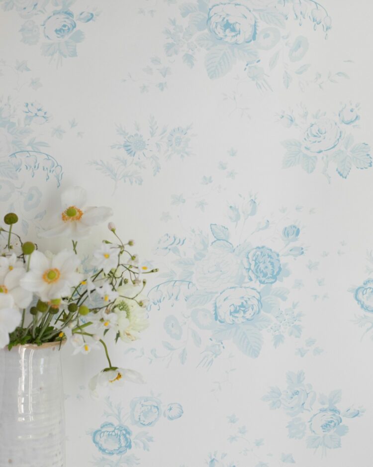 Bella Rosa Cornish Blues Wallpaper