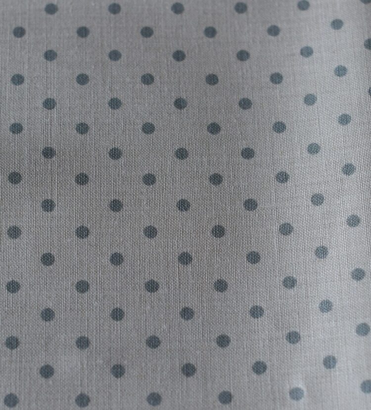 Vintage Spot ~ Rain Positive on Cream