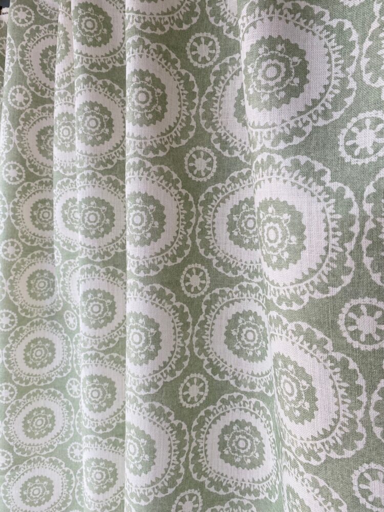 Suzanni Pea Pod Blotch on Cream Linen *