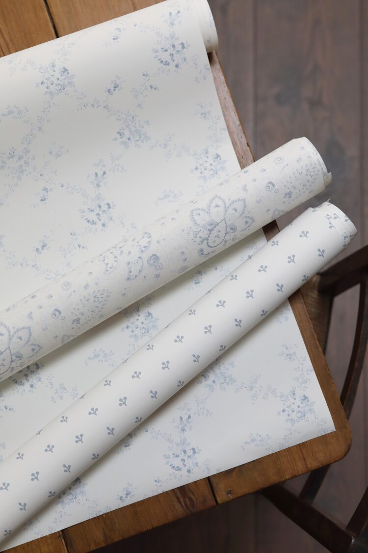Giardino Smokey Blues Wallpaper