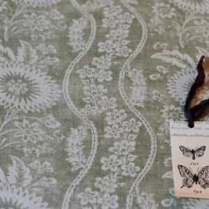 Sienna ~ Pomme on Ivory Linen