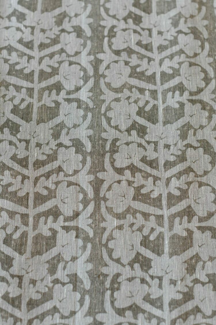 Antibes Grande Light Gray on Dune Linen