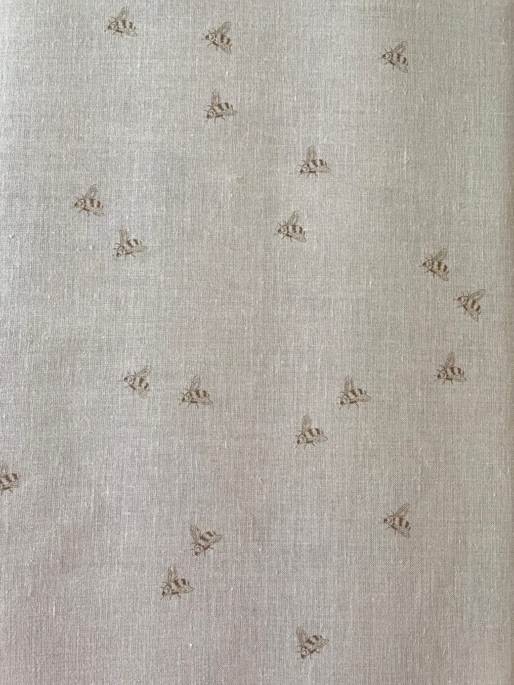 Bumble in Wheat on Stone Linen