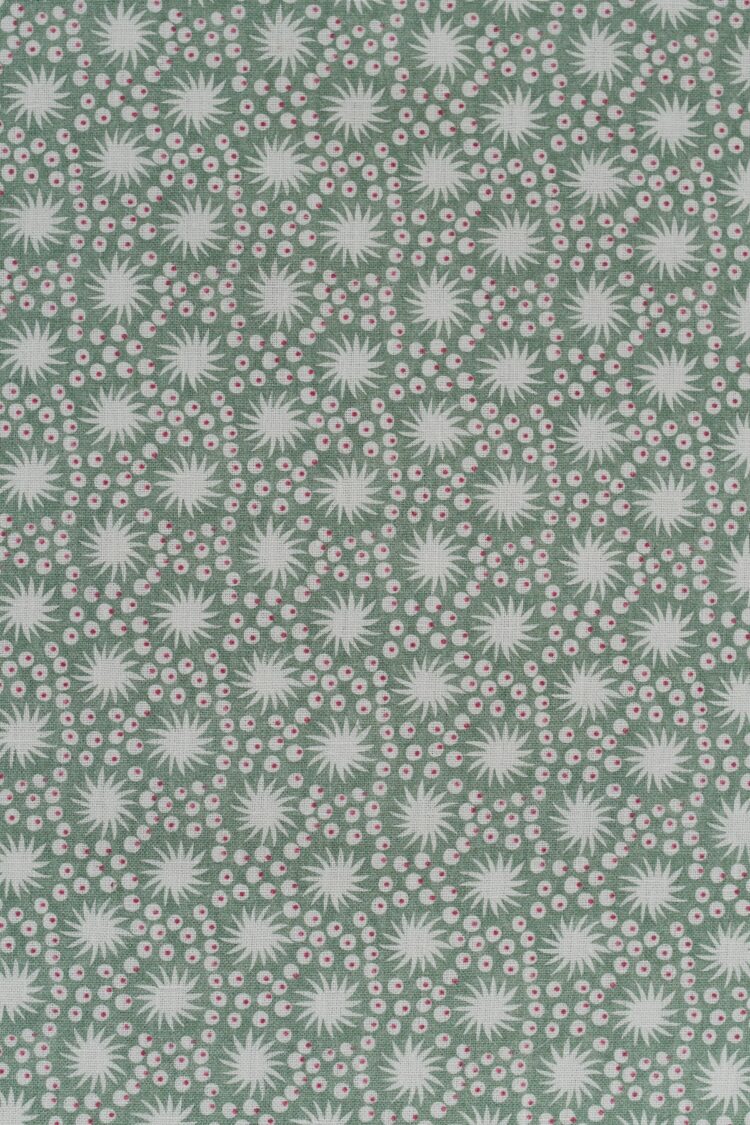 Tiny Sundance II Colour Leaf Green and Tuscan Red on Ivory Linen