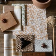 Sugarplum Daisy in Hay Wallpaper - Image 2