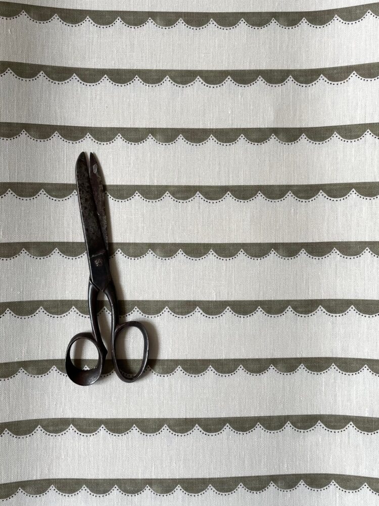 Single Scallop Stripe Olive Green on Ivory Linen (HORIZONTAL)