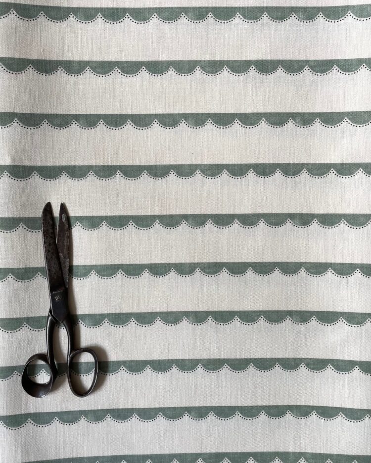 Single Scallop Stripe Jade and Flint on Ivory Linen HORIZONTAL STRIPE
