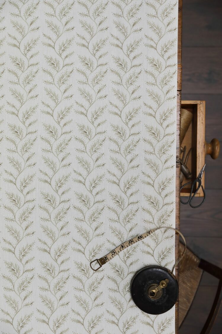 Garden Trellis Sludgey Green on Ivory Linen