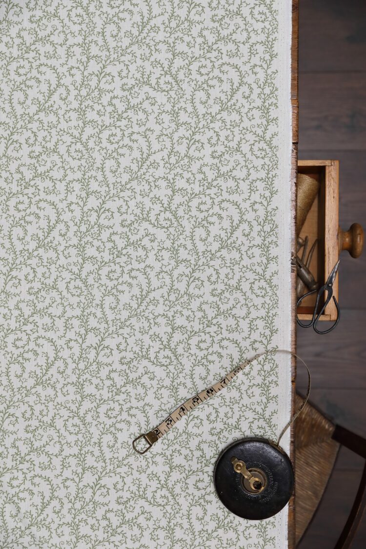 Seashores Folia Weathered Green on Ivory Linen