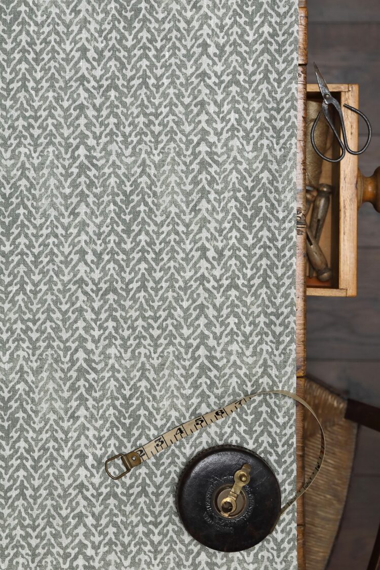Veja Sludge Blotch on Dune Linen