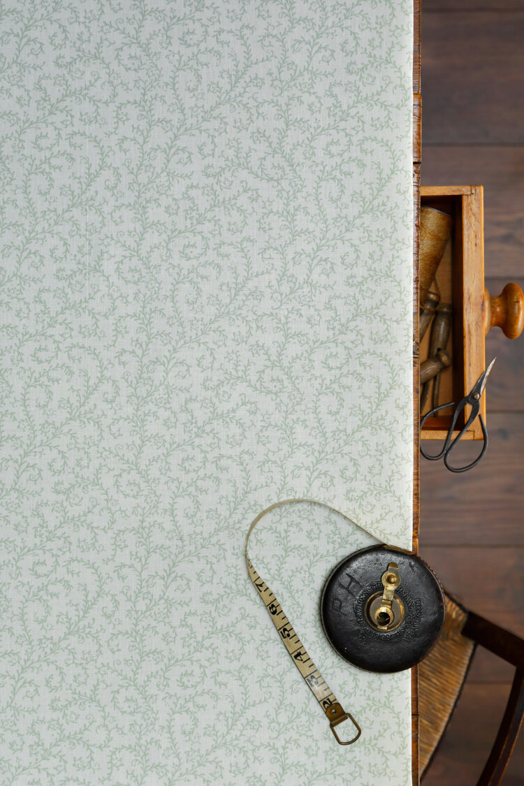 Seashores Folia Lichen on Ivory Linen