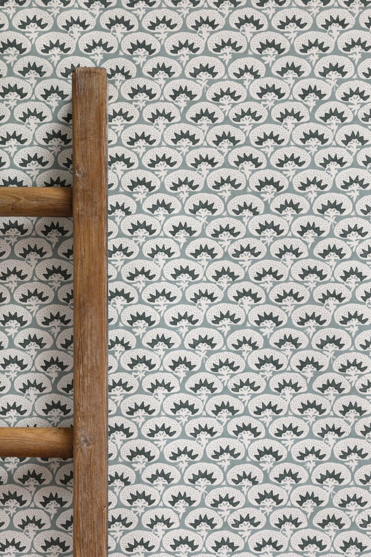 Laguna Wallpaper ~ Pigeon