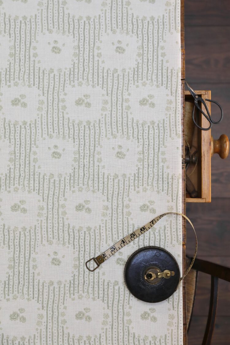 Betty ~ Sludge on Cream Linen
