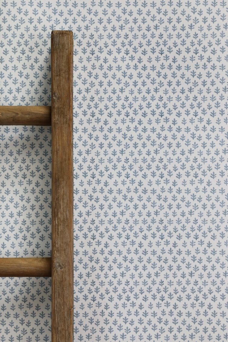 Savannah Long Island Blue Wallpaper