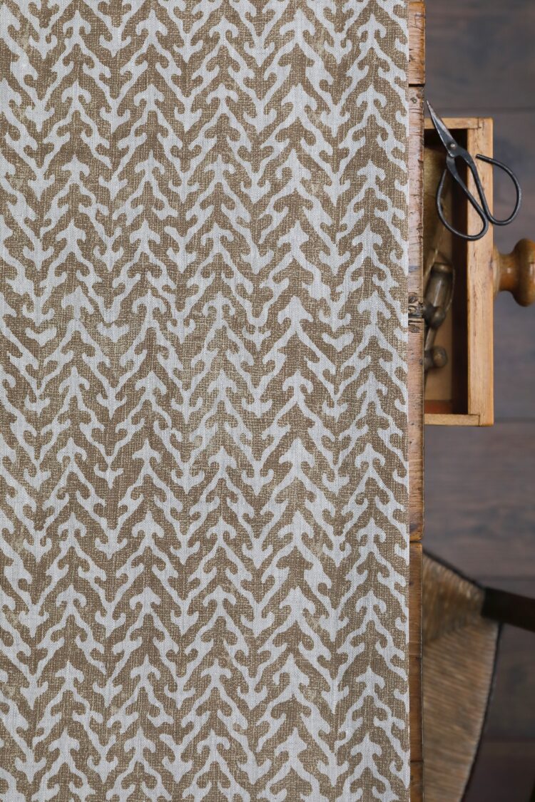 Veja GRANDE SCALE Wheat Blotch on Dune Linen