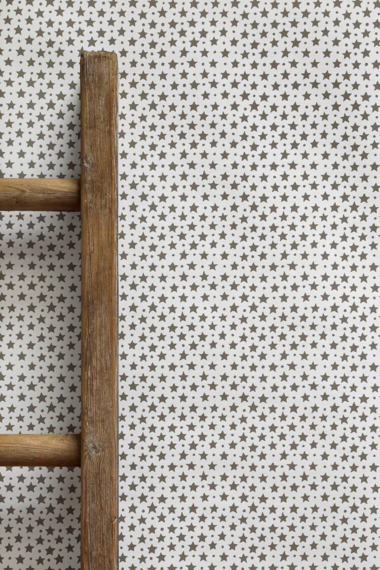 Star and Dot Mouse on Cream Wallpaper