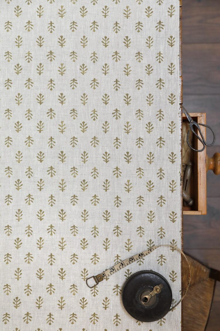 Inca Cowpat on Dune Linen