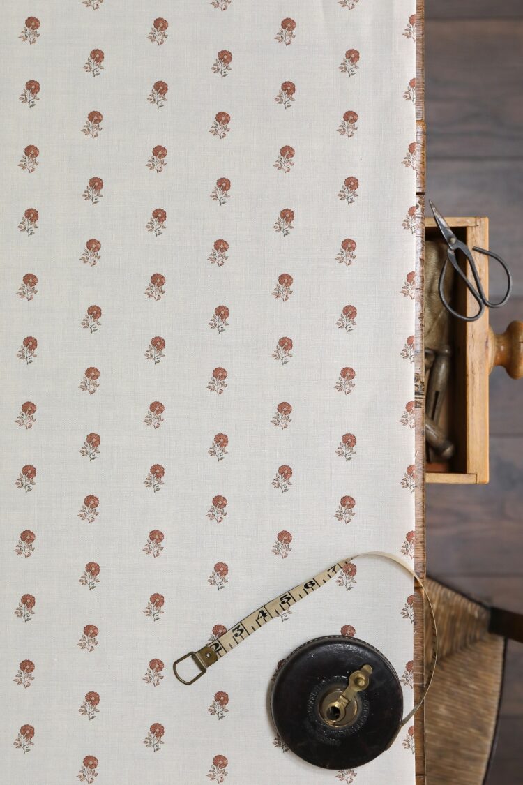 Little Anni II Earth on Cream Linen