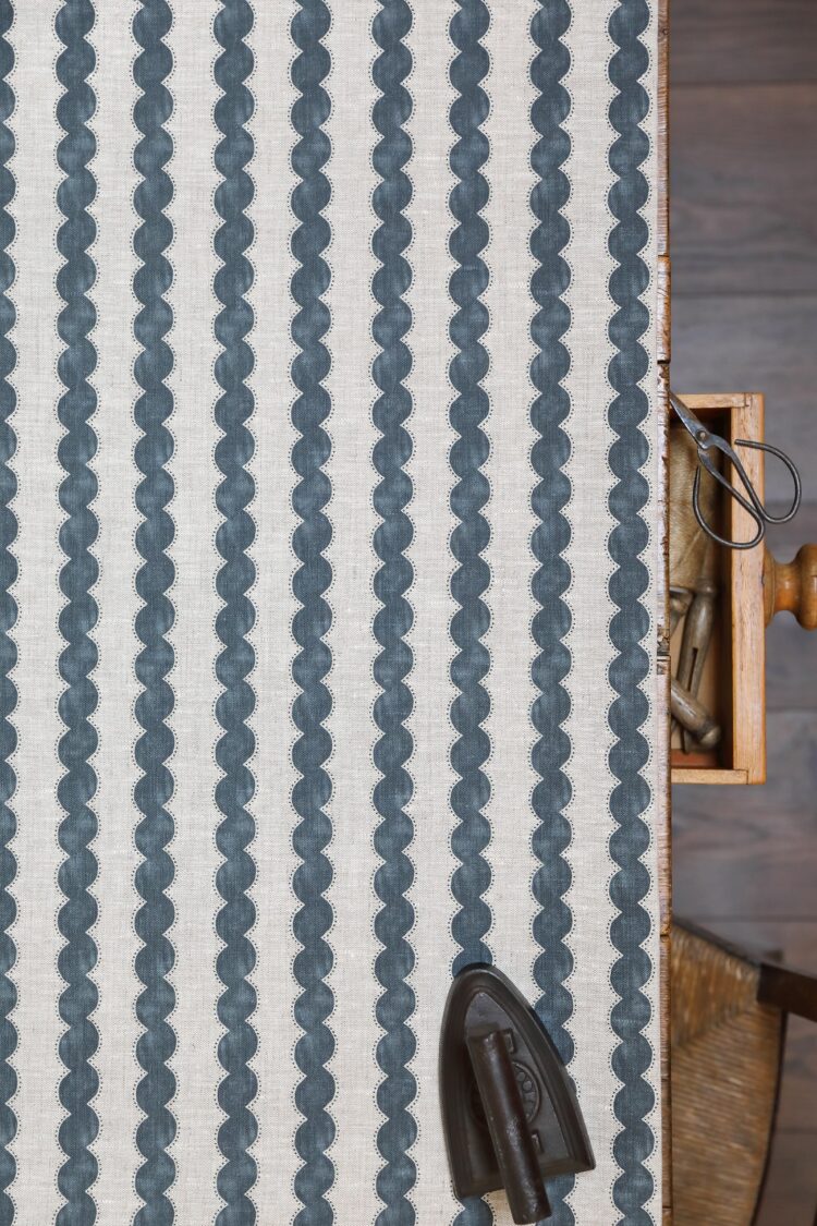 Snakey Stripe Mussel on Dune Linen