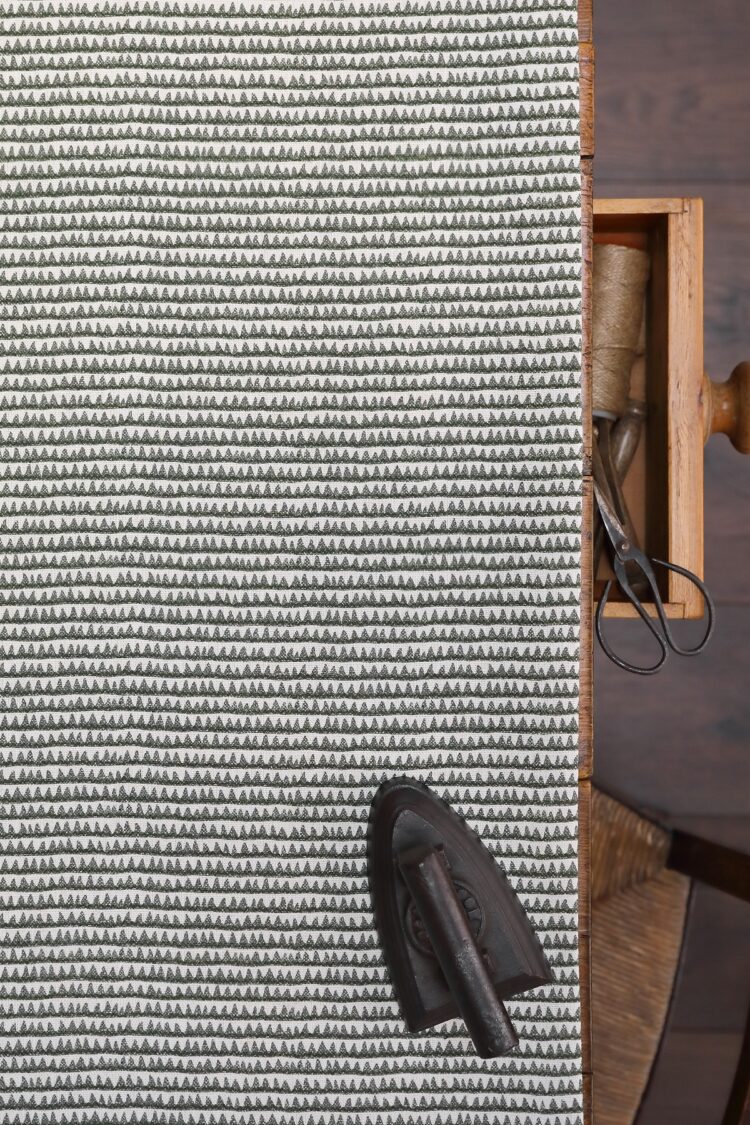 Tuft Forest Green on Pure Double Cream Linen
