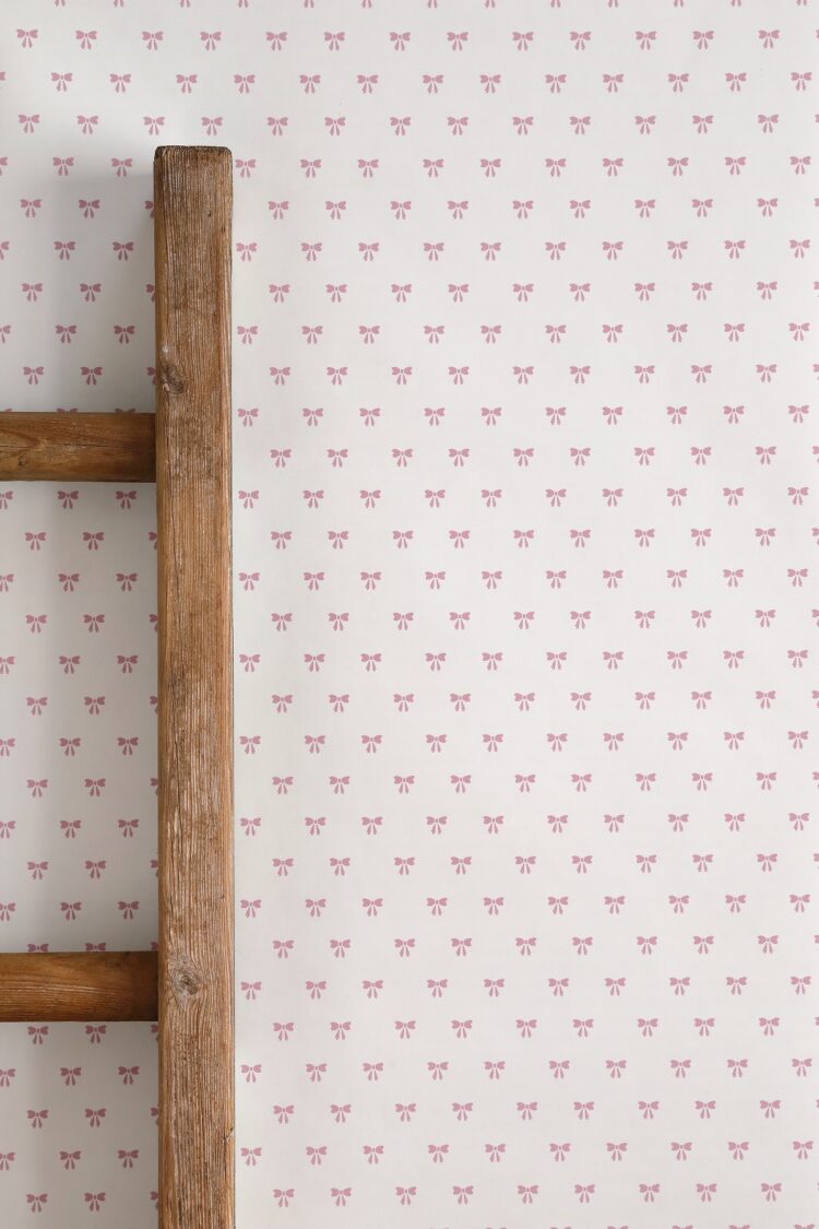 Mimi Wallpaper Mulberry Pink on Ash
