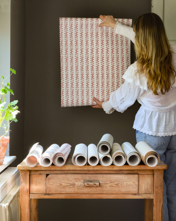 Wave + Dot Wallpaper Maroon + Soft Pink