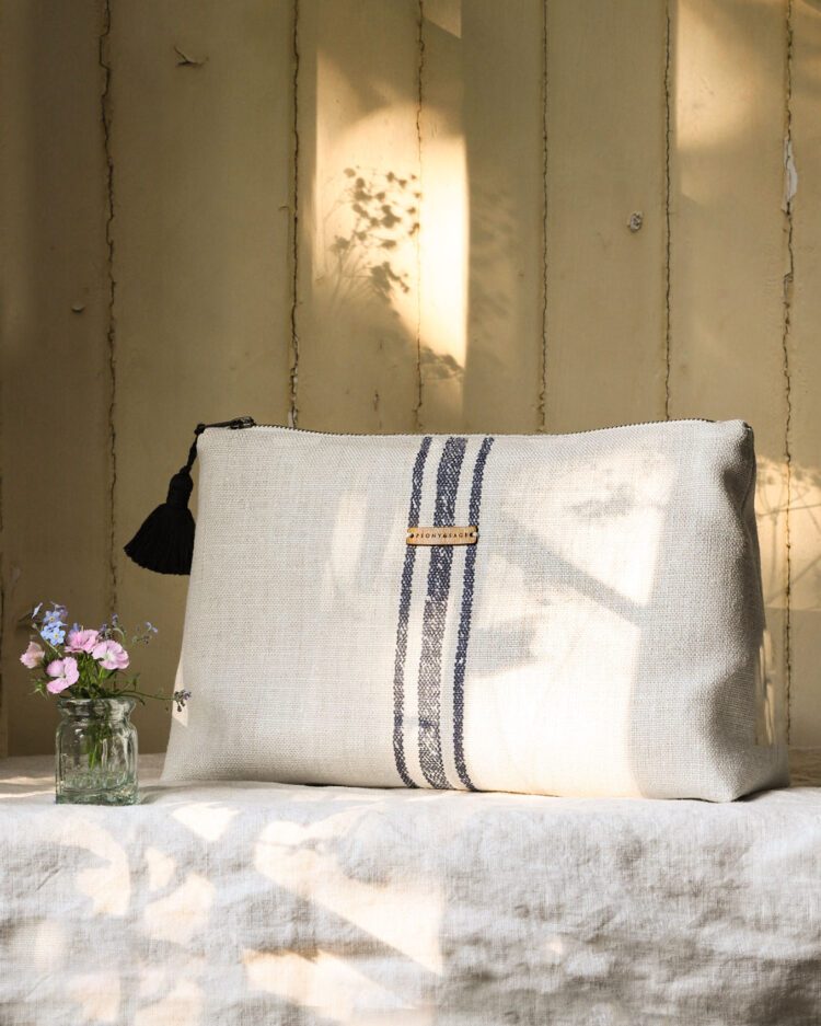 Ladies Dutch Stripe Washbag ~ Dutch Blue