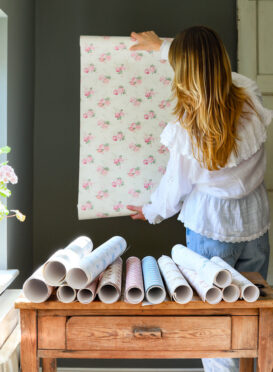 Roses and Sweetpeas in Strawberry Pinks NEW Wallpaper