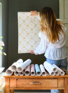 Giardino Solid Straw Wallpaper