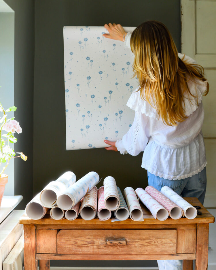 Lady Daisy Wallpaper Blue on Cream