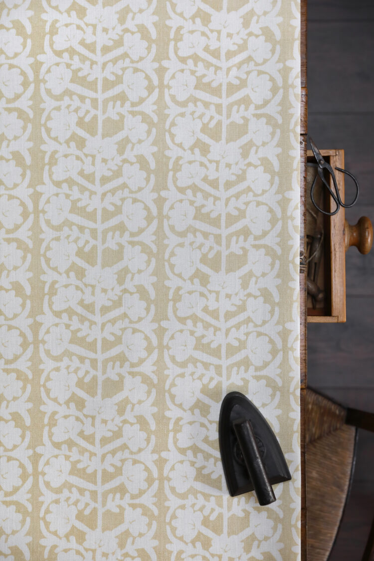 Antibes Grande Sand Blotch on Double Cream Linen