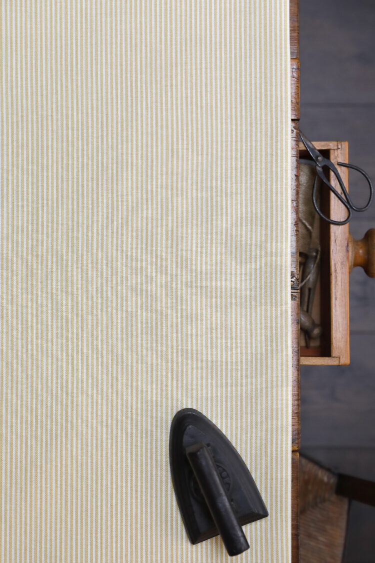 Skinny Pinstripe Reversed Straw on Double Cream Linen