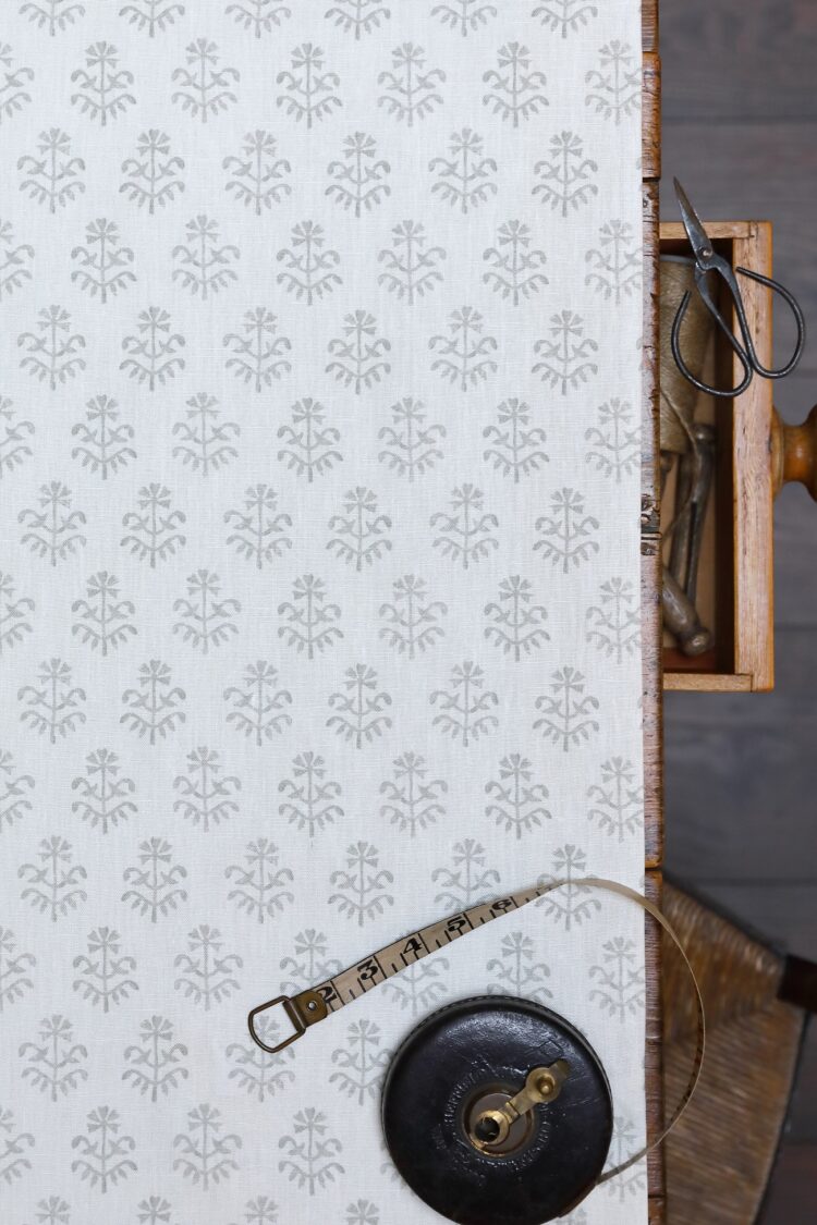 Tuk Small French Grey On Ivory Linen