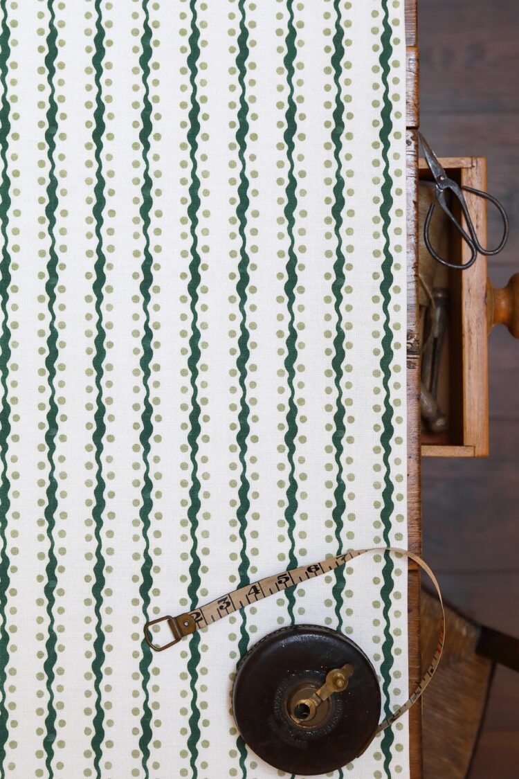 Wave and Dot in Emerald Green and Apple on White Linen Union