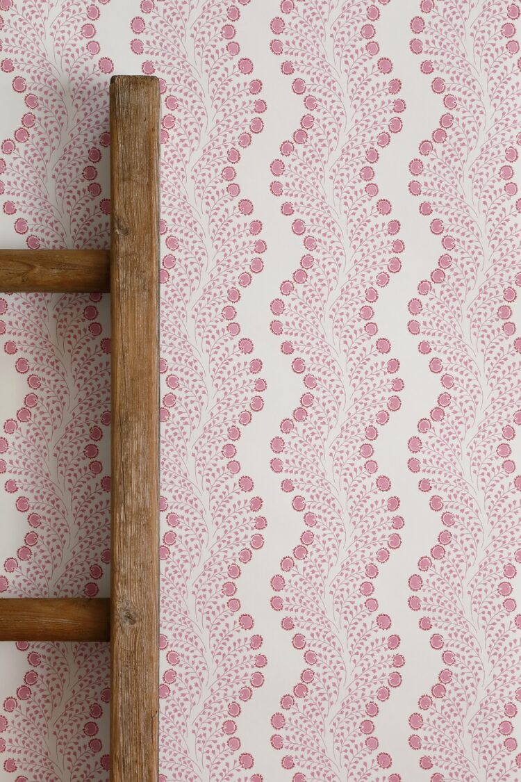 Amalia in Radish Small Scale 4 Wave across