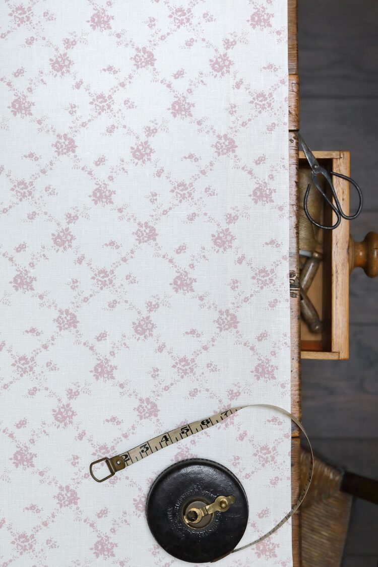Giardino ~ Antique Dusty Pink on Ivory Linen
