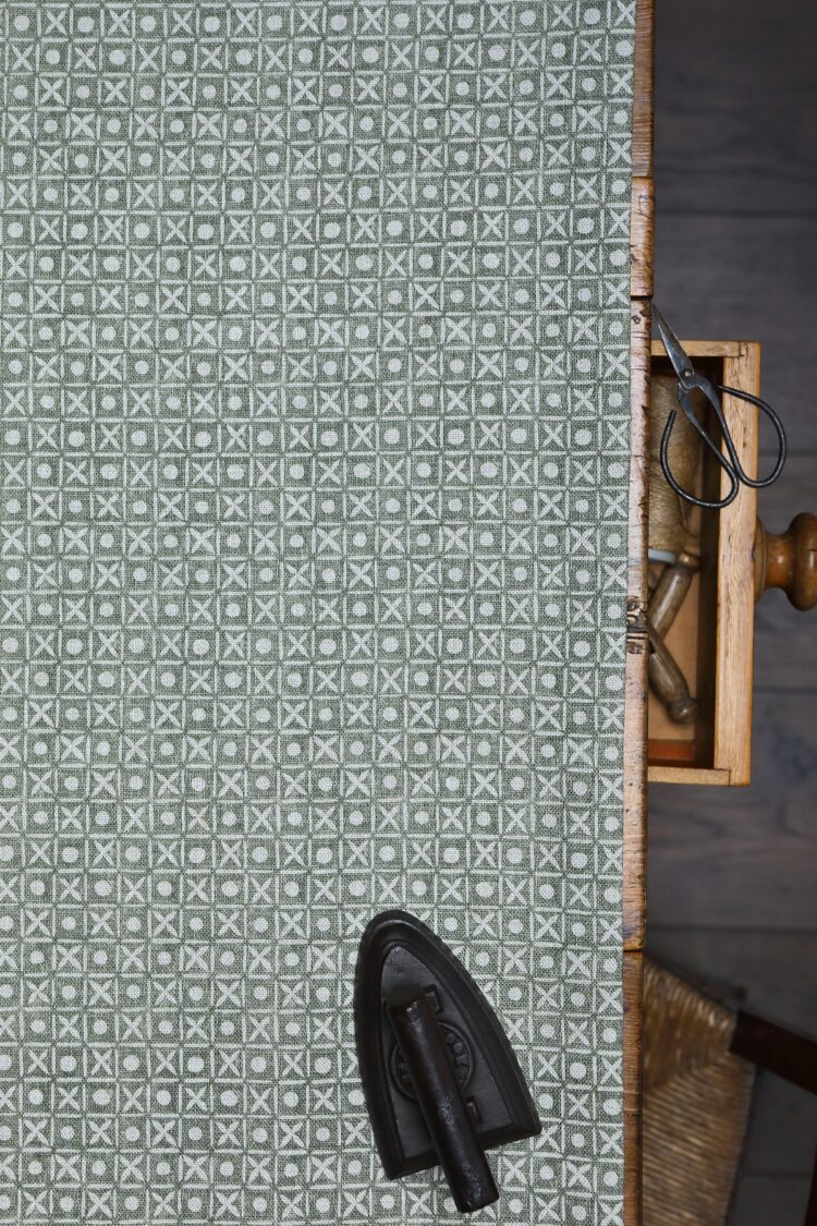 Sundial ~ Forest Green Blotch on Chunky Linen