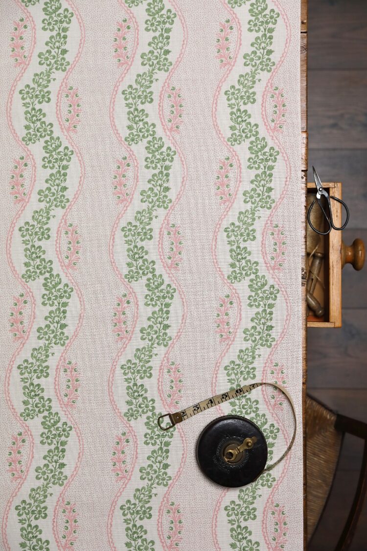 Sienna Daisies Pink and Green on Cream Linen