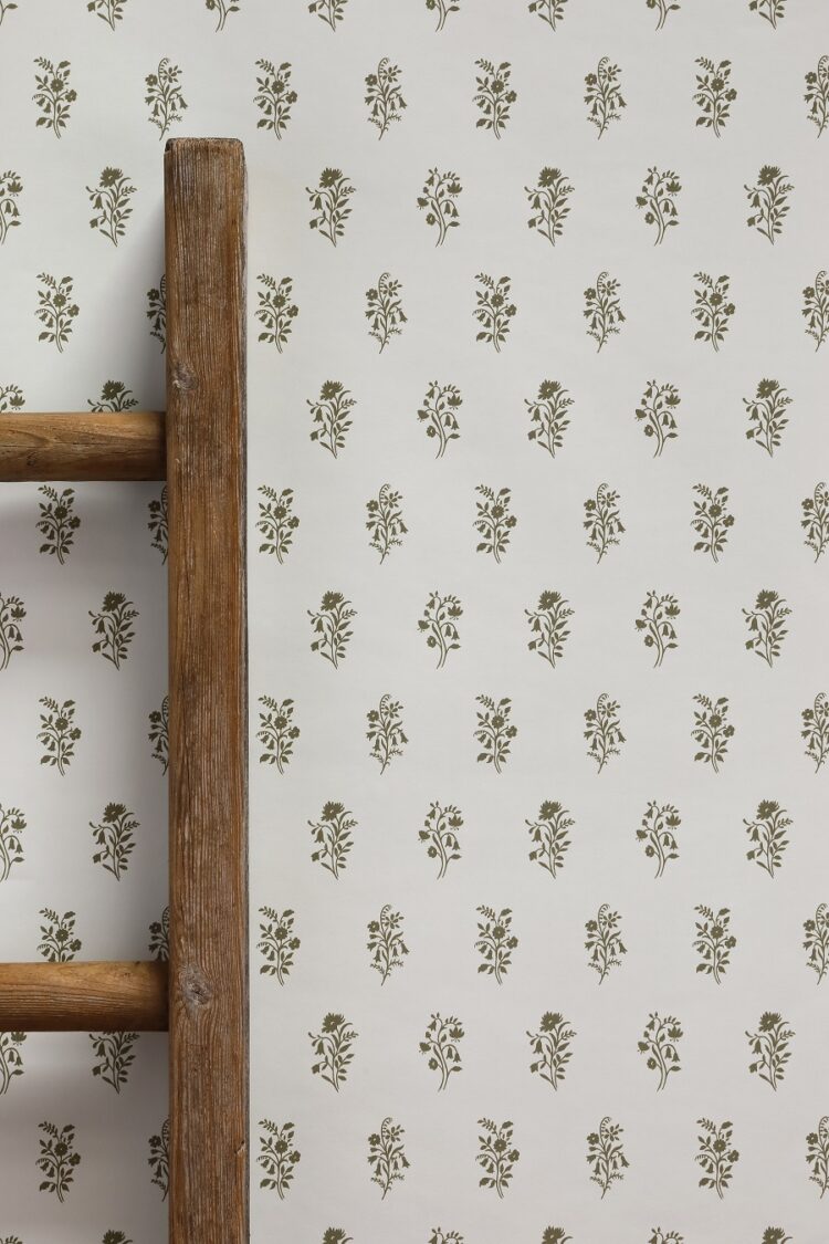 Imogen with Plain Backgrounds Wallpaper ALL COLOURWAYS