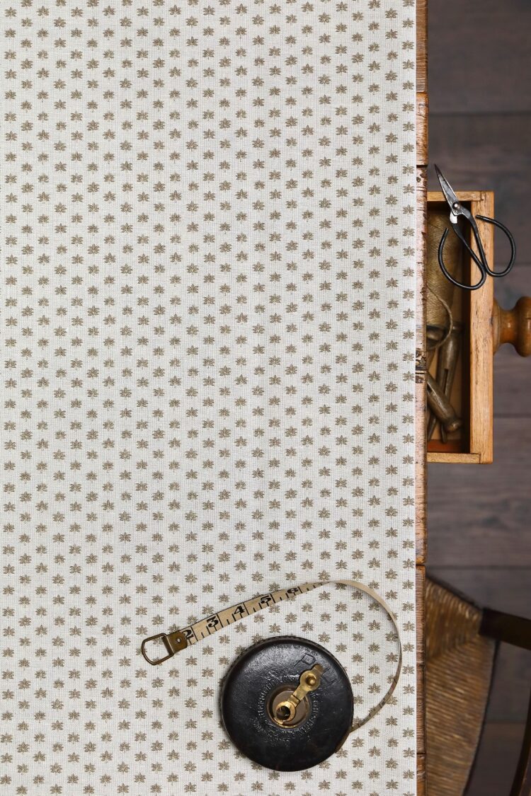 Palma Mouses Back on Stone Linen